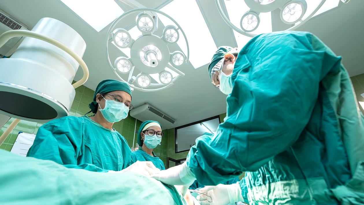 România se apropie de 1.500 de infectări de COVID-19 pe zi. Prefectul Capitalei anunţă când vor fi înăsprite măsurile