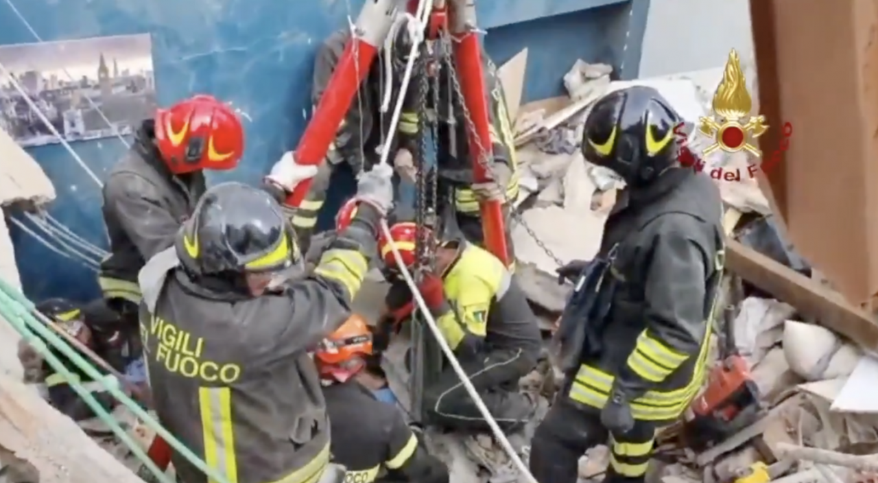 MAE confirmă că trei români au fost răniți în urma prăbușirii unui bloc din Torino. În ce stare se află victimele