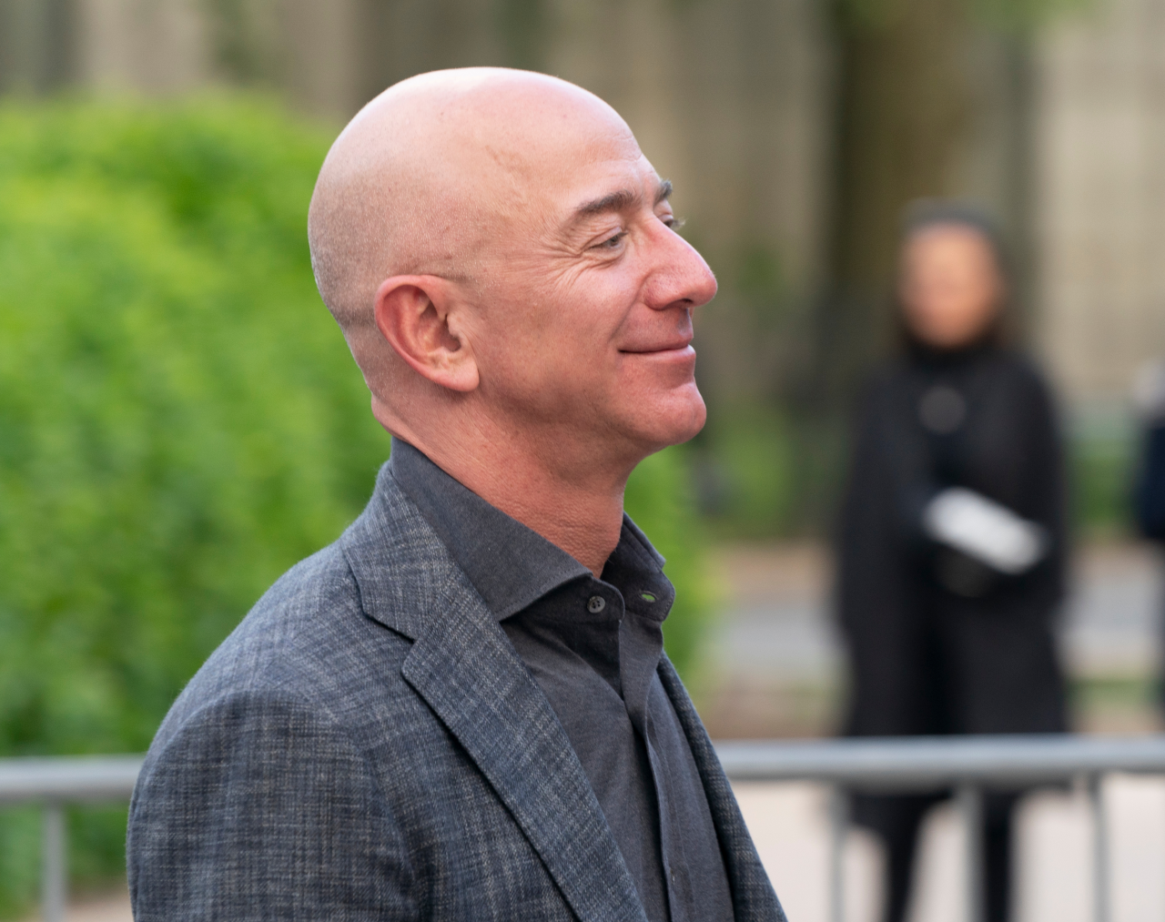 Jeff Bezos nu mai e cel mai bogat om din lume. Cine i-a luat locul
