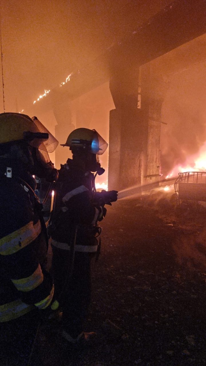 Incendiu puternic la o fabrică de polistiren din Dâmboviţa. A fost emis mesaj Ro-Alert