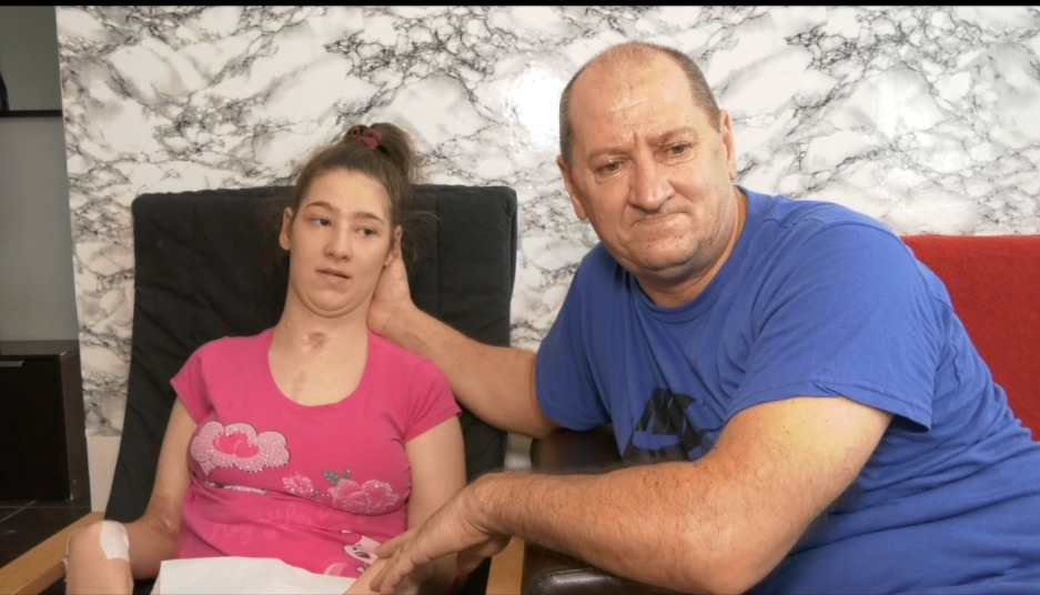 VIDEO | Cristina a rămas ”ca un bibelou”, doar respiră, plânge și râde. „Am mers să o operez la inimă și acum are creierașul negru”
