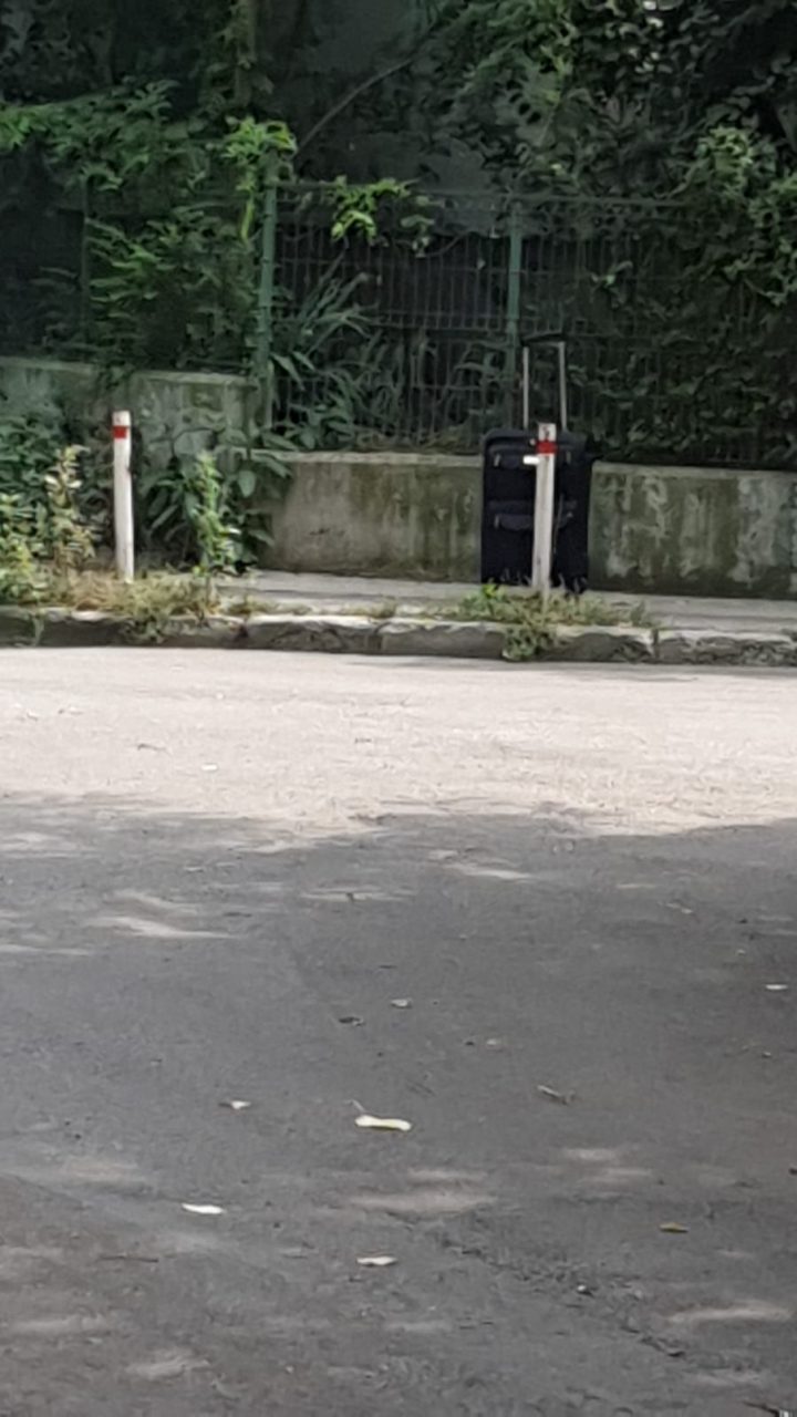 Colet suspect pe o stradă din sectorul 3 al Capitalei. Intervin geniștii