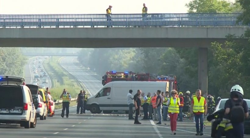 Tragedie pe o autostradă din Ungaria. Opt oameni au murit într-un accident de autocar