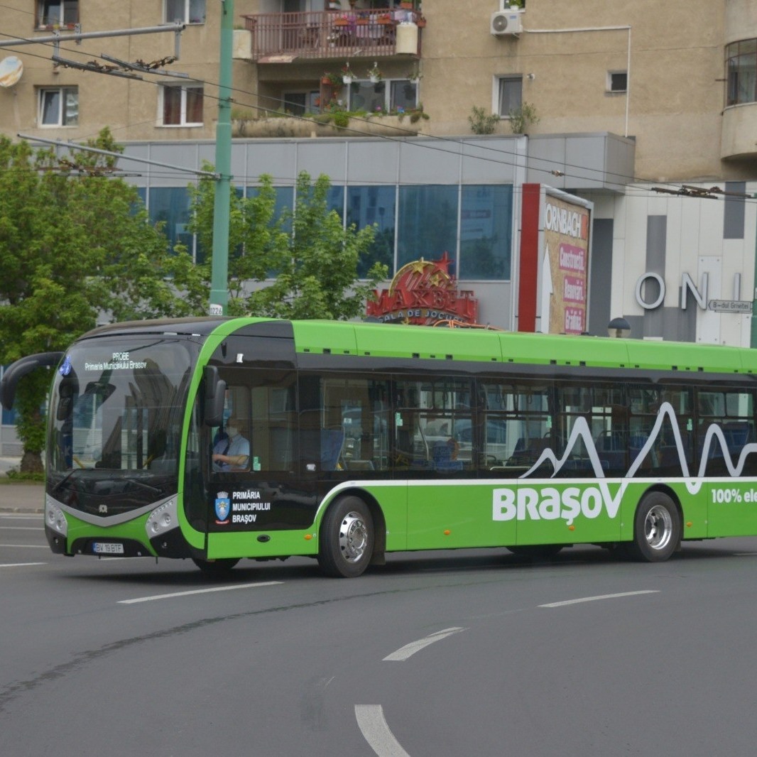 Transportul în comun din Brașov va fi gratuit, pe o perioadă limitată. Care este intervalul ales de autorități și cum motivează decizia