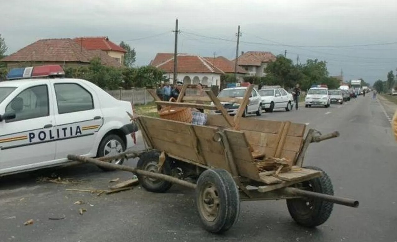 Pericol pe șosele, căruțele nesemnalizate. Drama unei mame care și-a pierdut băieții într-un astfel de accident