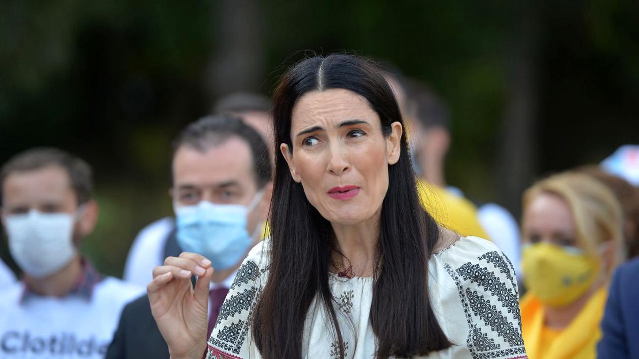 PNL Sector 1 o acuză pe Clotilde Armand că nu respectă hotărârile Consiliului Local care ar fi contribuit la creșterea calității învățământului: „Doar 10% din suma alocată investițiilor din școli a fost cheltuită”