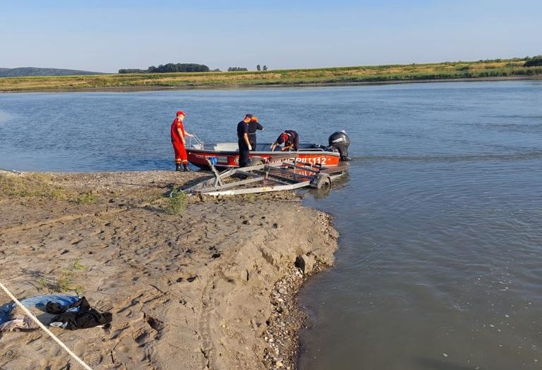 Mărturiile cutremurătoare supravieţuitorilor tragediei de pe Siret: Îi vedeam pe toţi că se scufundă