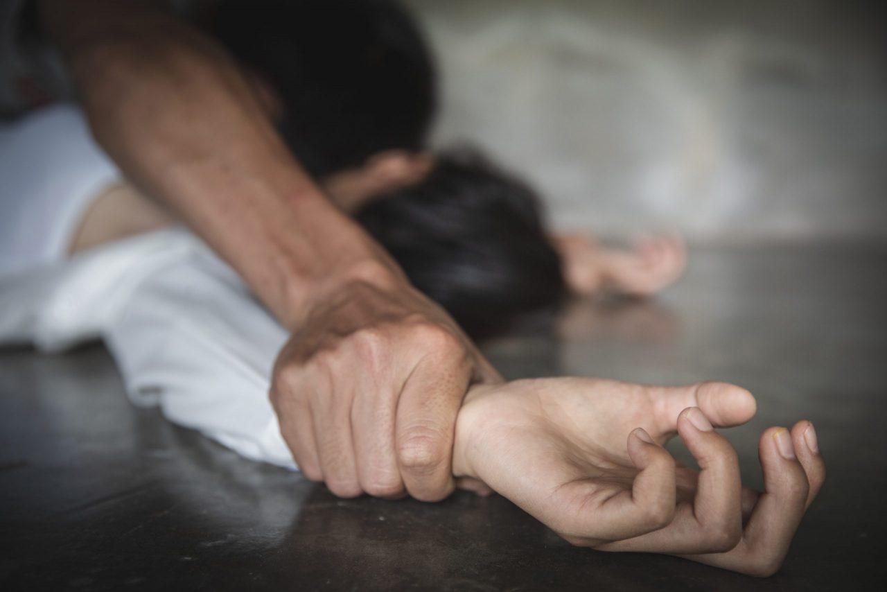 Un român a ucis o femeie și i-a abandonat cadavrul pe treptele unei clădiri publice din Austria