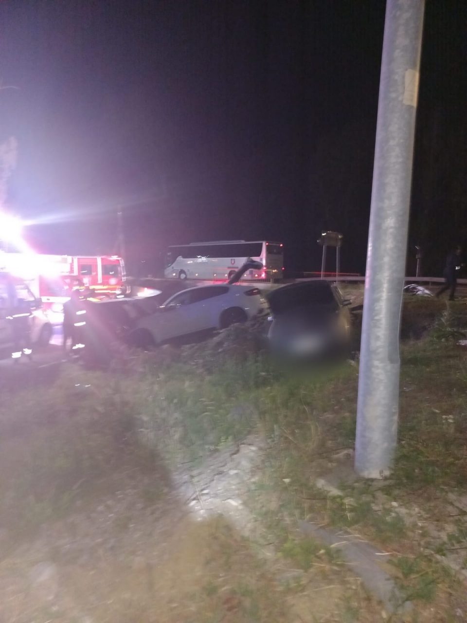 Șofer mort după ce a fost urmărit de polițiști în urma unui apel la 112, care anunța că este înarmat. „Pistolul” era o brichetă defectă