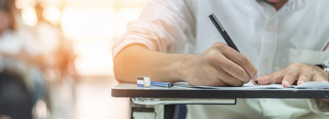 Fraudă la examenul de Bacalaureat. Rezolvările subiectelor au fost postate pe Facebook