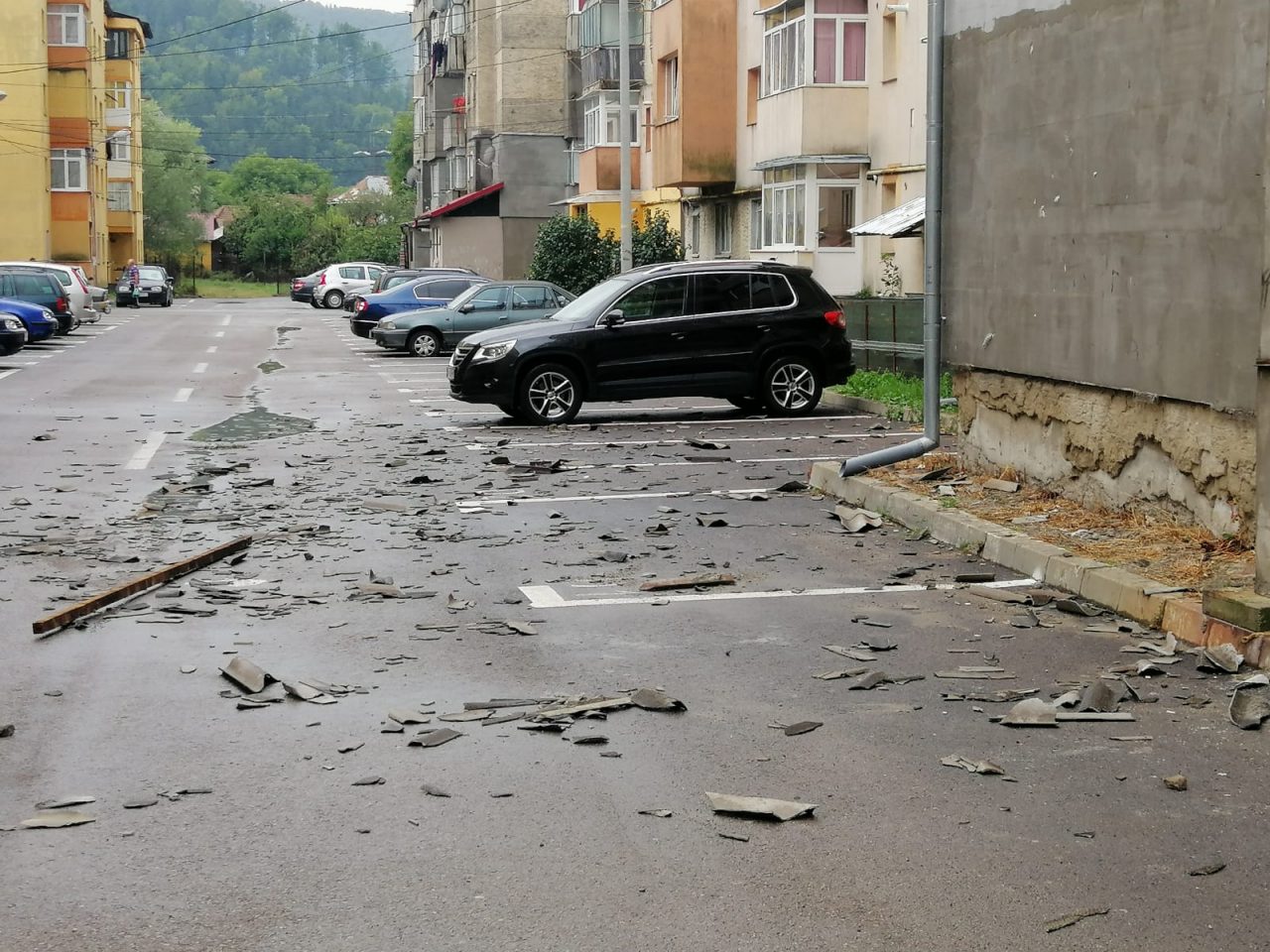 O furtună a făcut ravagii în Gura Humorului și Rădăuți. Vezi imaginile dezastrului din județul Suceava (FOTO-VIDEO)