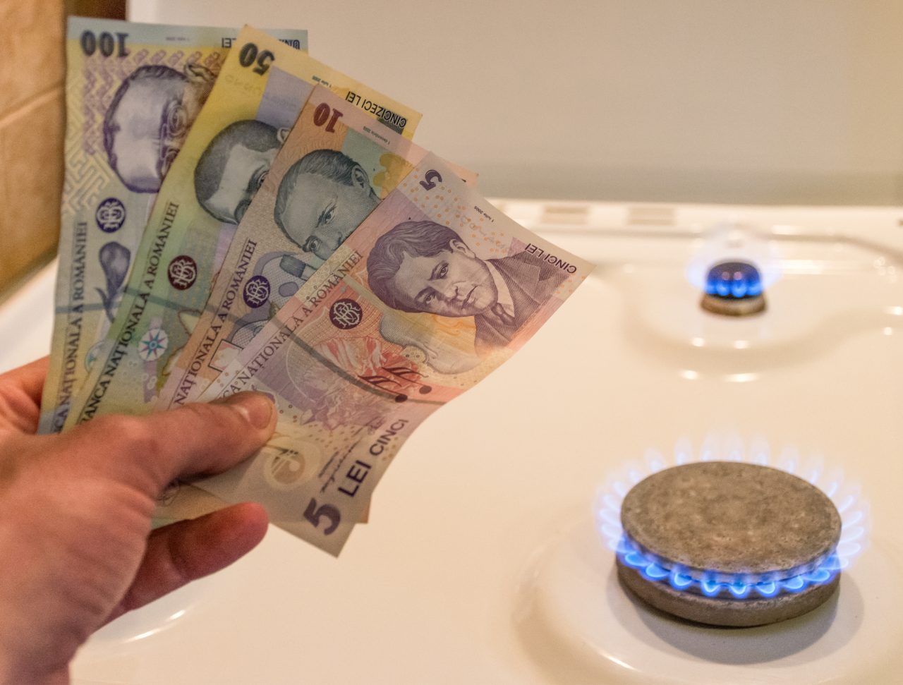 Bloomberg: Creșterea prețului la gaze naturale riscă să pericliteze revenirea economică. Consecințele pentru consumatori