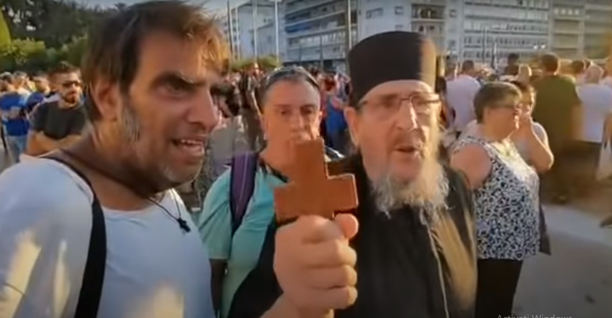 Mii de persoane au manifestat duminică în centrul Atenei împotriva vaccinării obligatorii a personalului medical
