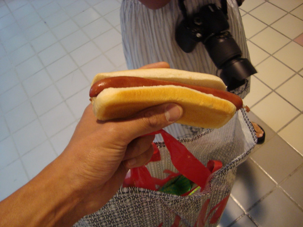 Câte minute pierzi din viață dacă mănânci un hotdog