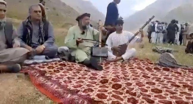 Cântăreţ de muzică tradiţională din Afganistan, împușcat de un luptător taliban. Un consiliu local taliban a promis că ucigaşul bărbatului va fi pedepsit