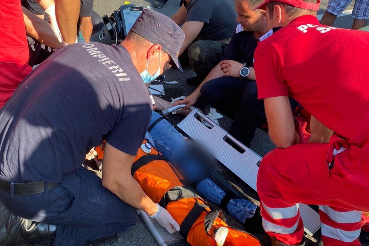 La întoarcerea din Grecia, salvatorii buzoieni au sărit în ajutorul victimei unui accident petrecut chiar în fața lor. „A fi pompier nu este un job, ci un stil de viață”