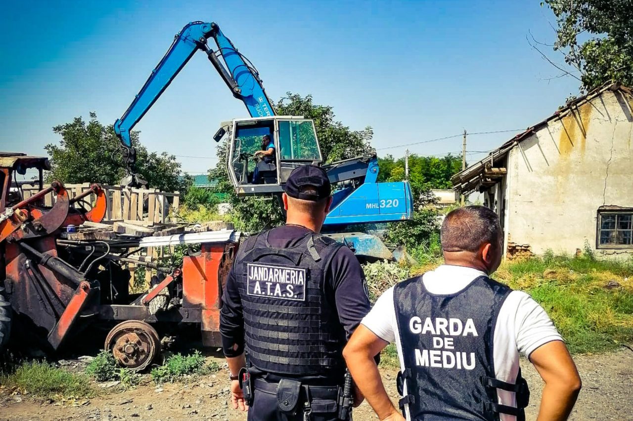 „Ne pregătim pentru un weekend curat!” Avertismentul Jandarmeriei pentru cei care și-au abandonat mașinile