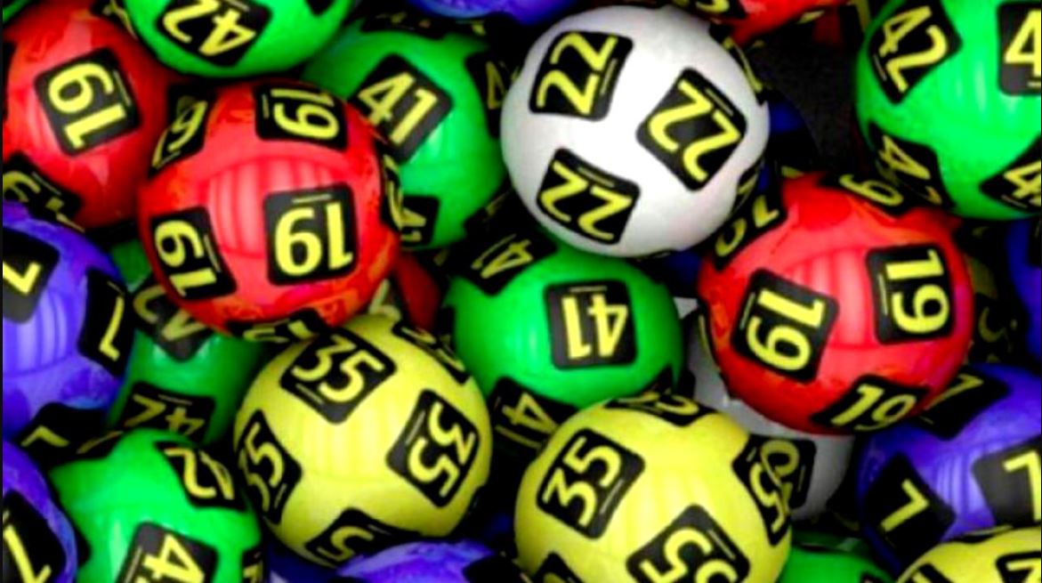Câștigătorul marelui premiu la Loto 6/49 și-a ridicat câștigul: „Nu vă pierdeți niciodată încrederea că veți câștiga. Totul se răsplătește”