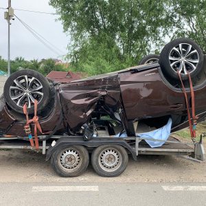 Medicul beat care a spulberat barierele de cale ferată de la Brănești și s-a răsturnat cu mașina a fost reținut