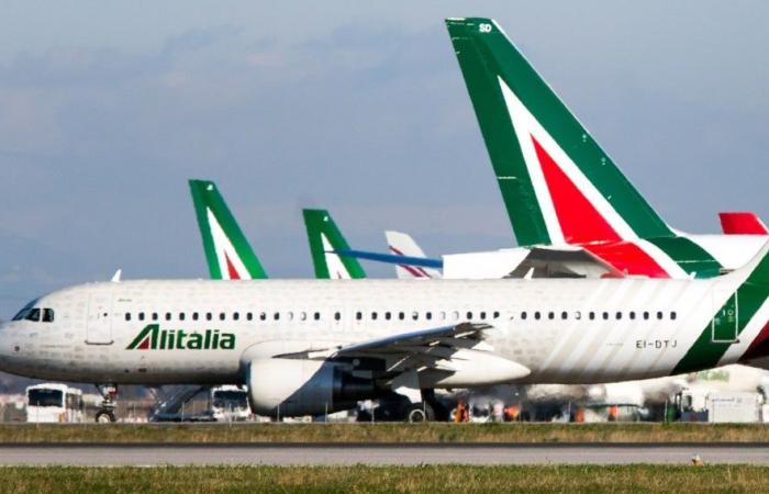 Cea mai mare companie aeriană din Italia nu mai vinde niciun bilet începând cu data de 15 octombrie