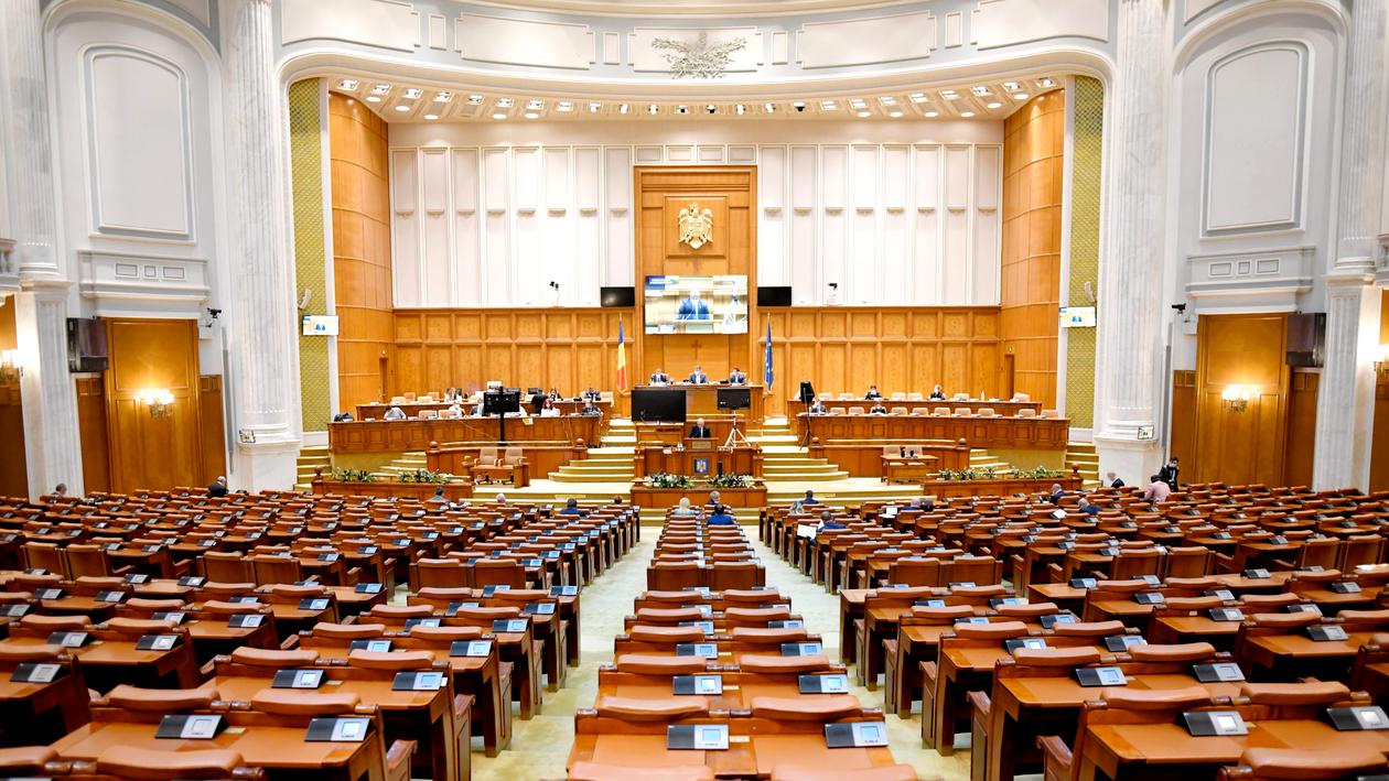 Senatul, convocat în sesiune extraordinară pentru pensiile funcționarilor UE