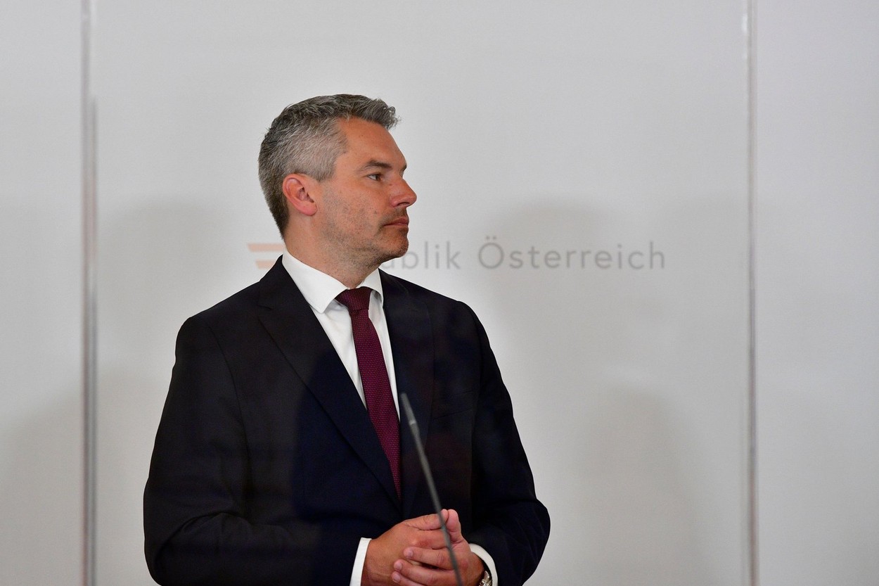 Austria cere înființarea unor „centre de deportare” pentru cetățenii afgani. Centrele ar urma să fie construite „în apropierea Afganistanului”