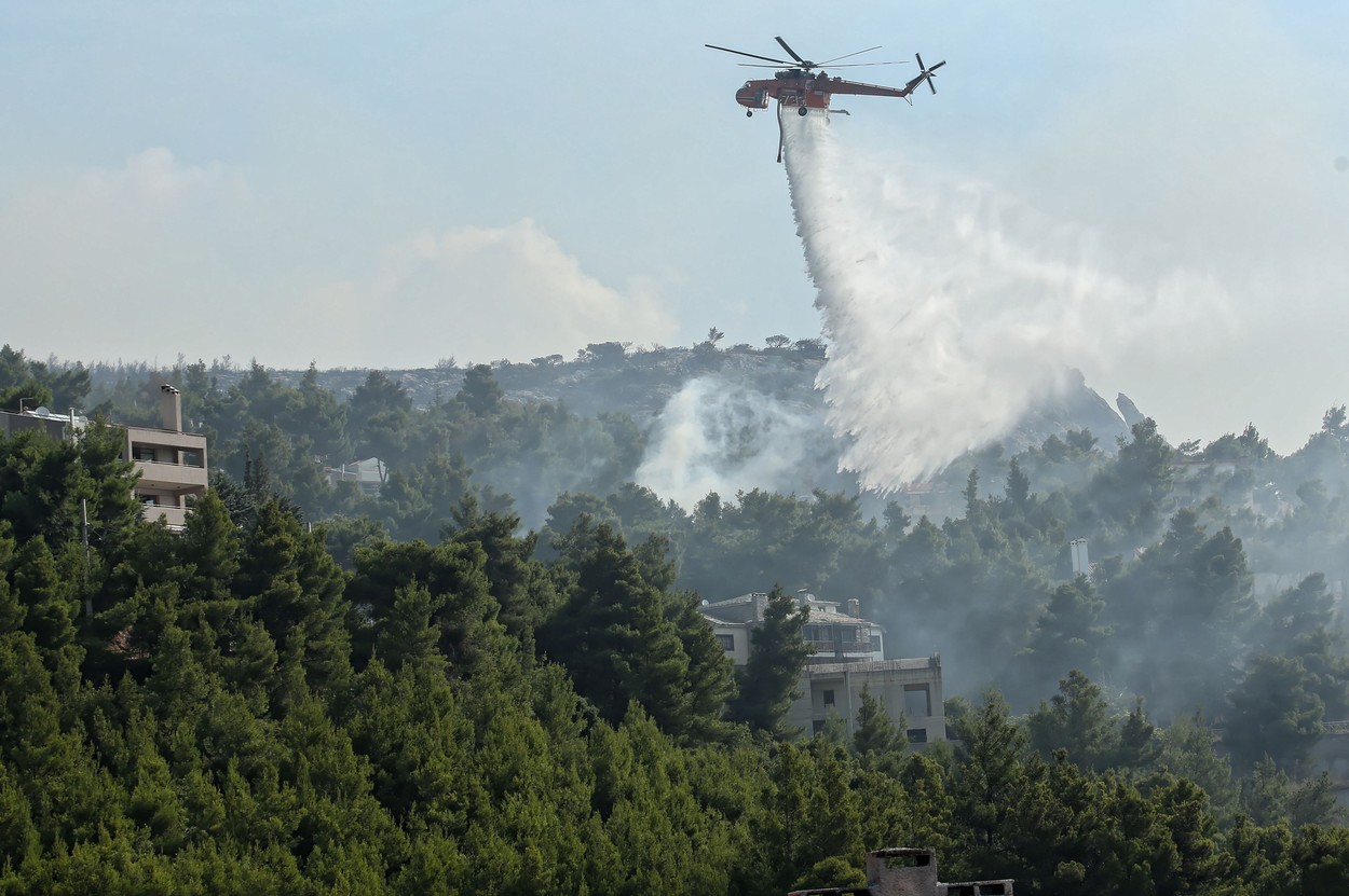 8 ȘTIRI DE LA ORA 8. Pompierii români trimiși să sprijine operațiunea de stingere a incendiilor din Grecia au ajuns la Atena