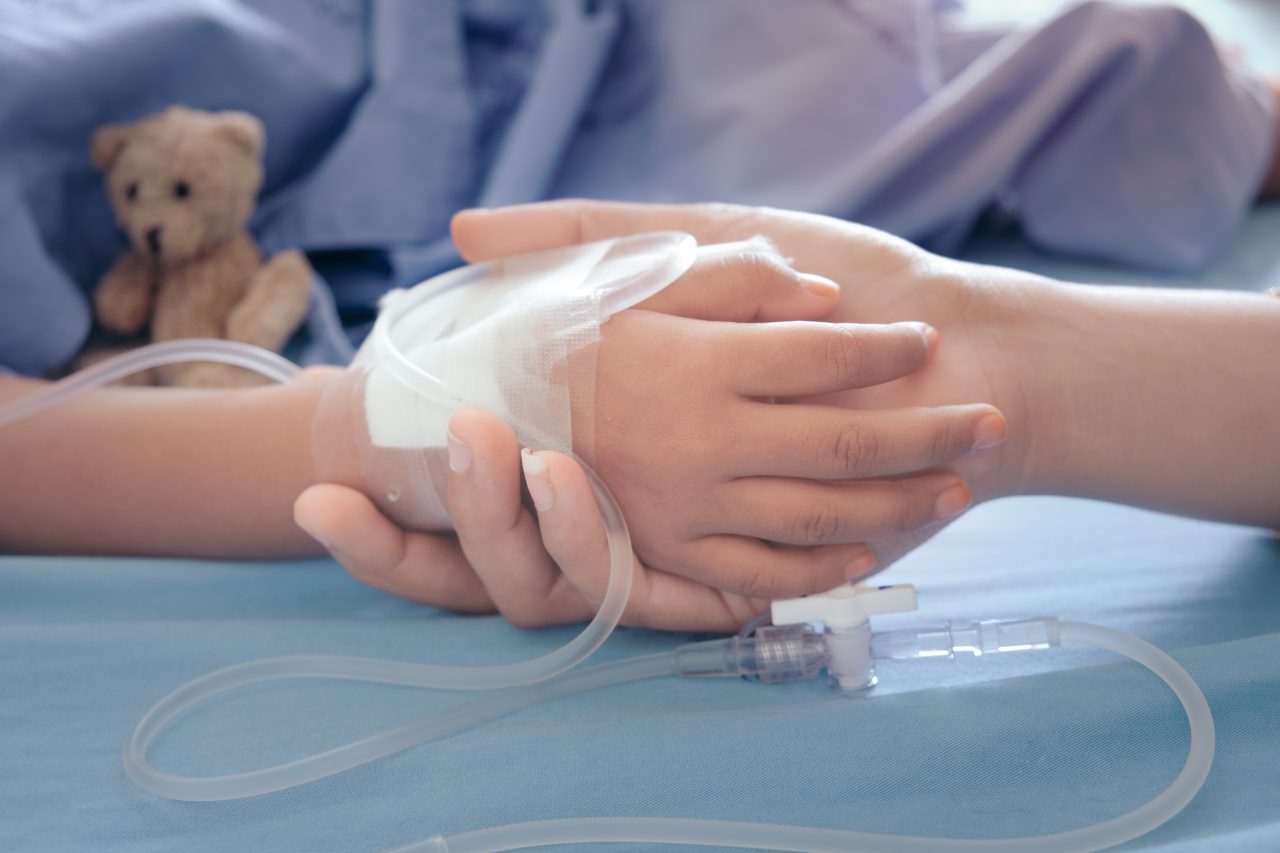 Avertismentul unui medic pediatru pentru părinți, înainte de începerea școlii: „Debutul unei viroze simple se aseamănă foarte mult cu primele semne ale infecţiei cu SARS-COV-2”