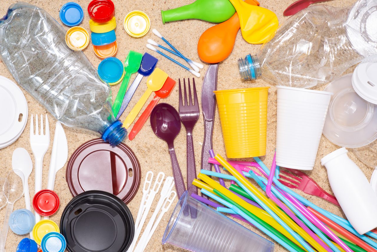 Guvernul vrea să reducă impactului produselor din plastic asupra mediului – DOCUMENT