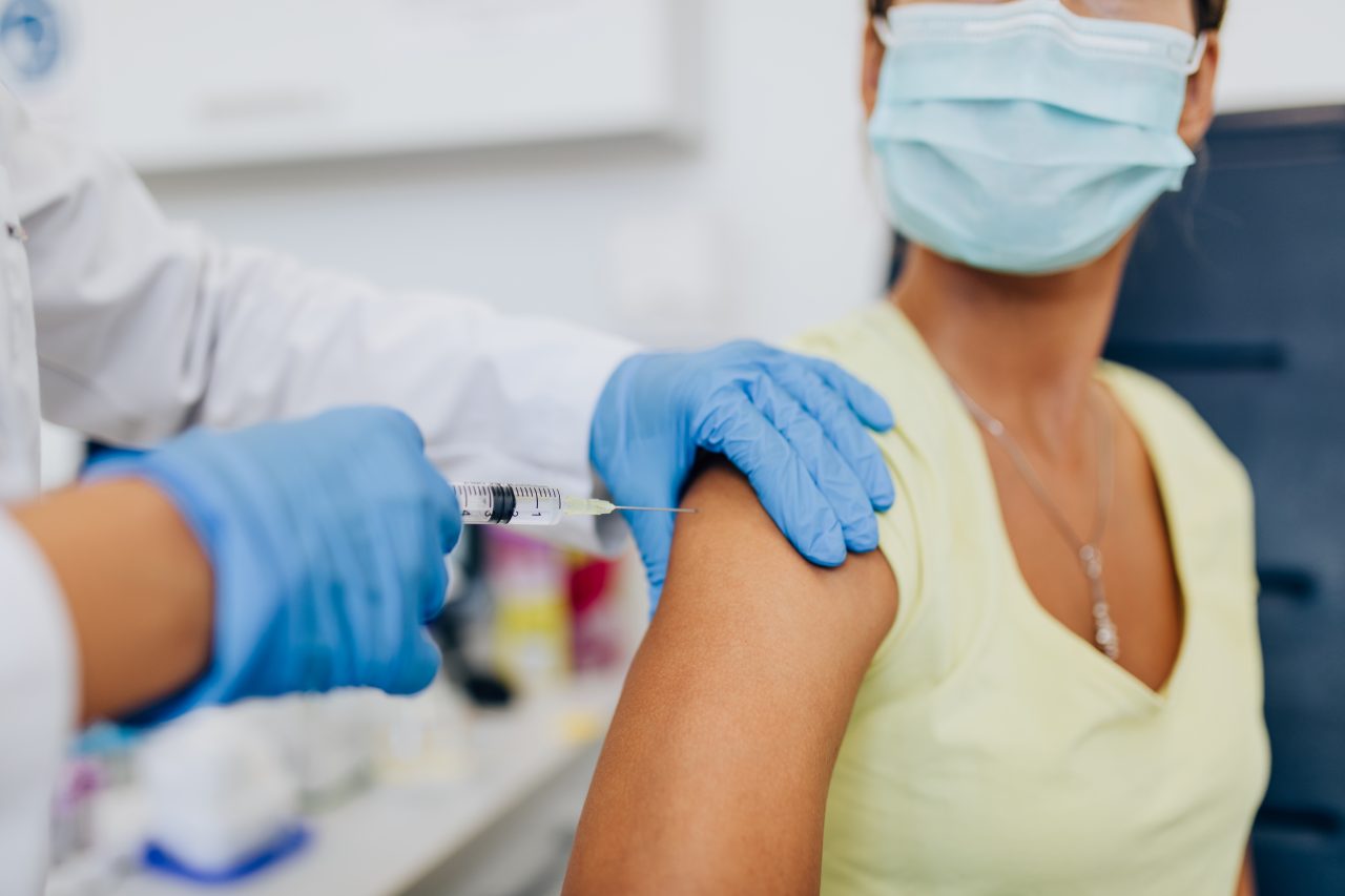 CNCAV a emis instrucțiuni noi de vaccinare pentru situații speciale, în care o persoană poate amâna rapelul sau îl pot face cu un alt tip de vaccin
