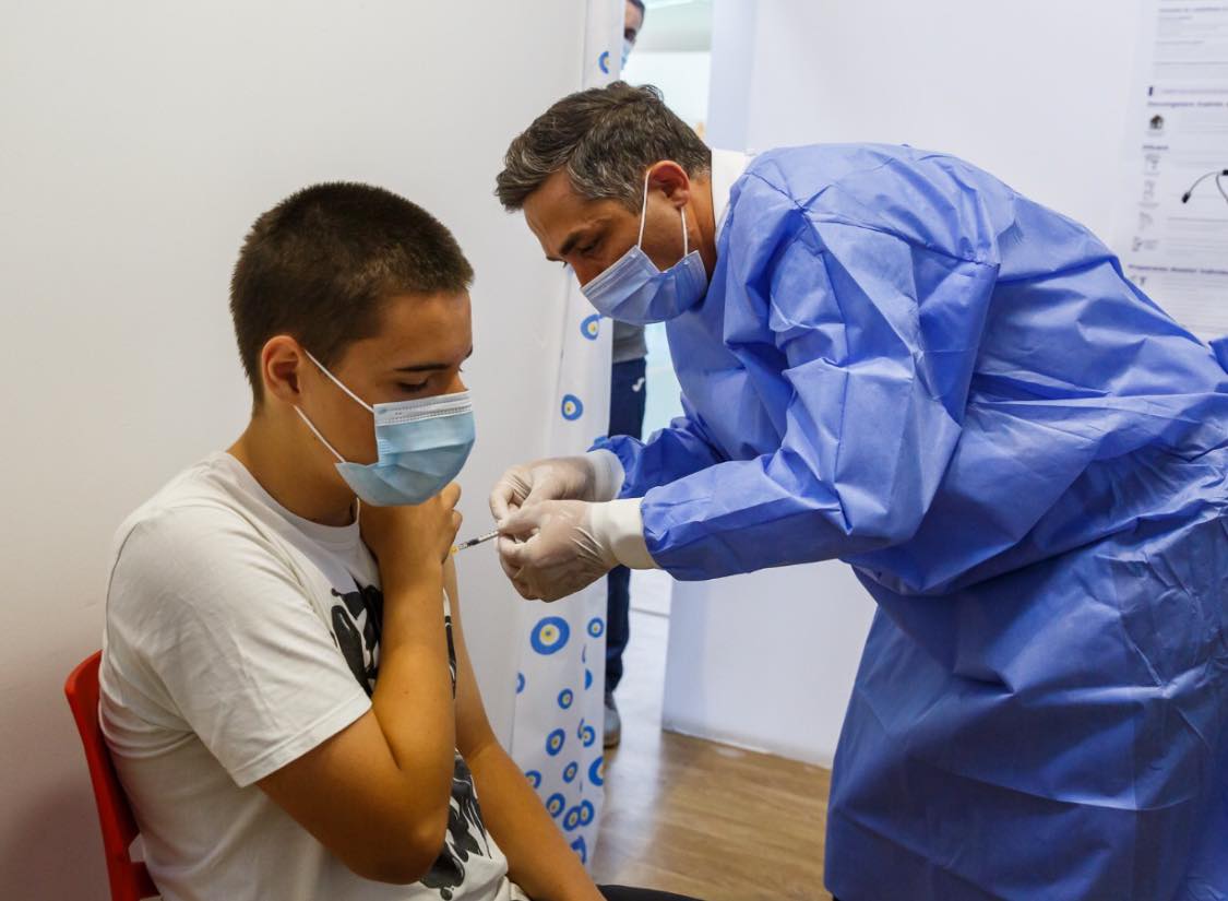 Valeriu Gheorghiţă vaccinează turiştii din stațiunea Vama Veche