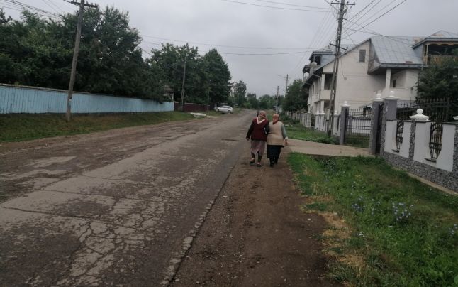 „Cum a vrea Dumnezeu!”, „Mai bine să mor eu de moarte bună decât să bage nu ştiu ce în mine”. Ce motive invocă românii care fug de vaccinare