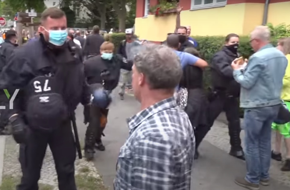 Germania. Ciocniri violente între manifestanți și forțele de ordine după ce protestele împotriva restricțiilor anti-Covid au fost declarate ilegale
