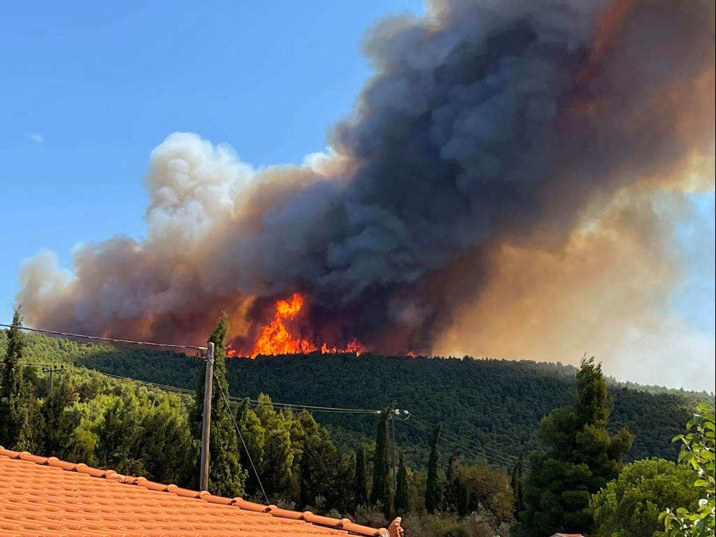 Misiunile pompierilor militari români în Grecia, în continuă desfășurare. În zona Attica a reizbucnit un incendiu de proporții