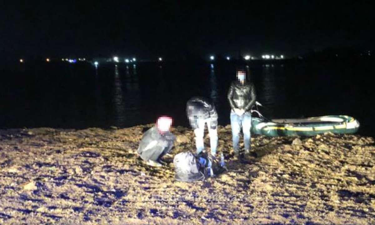Zece persoane au traversat Dunărea cu o barcă gonflabilă (VIDEO)