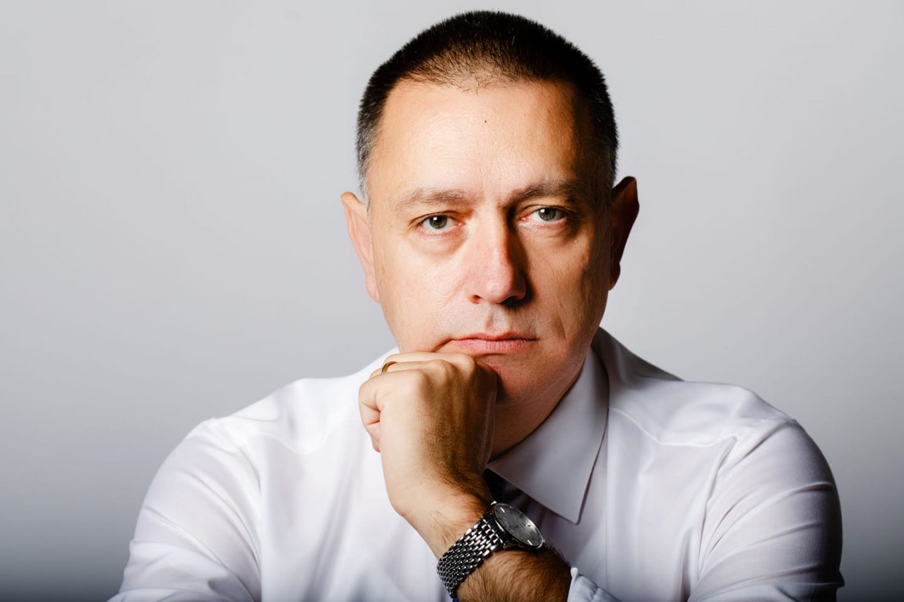 Congresul PNL. Mihai Fifor, critici dure la adresa lui Iohannis: ”Discursul găunos, de lider totalitar, în fața unei săli ovaționându-și tătuca, încălcând fără scrupule orice lege în vigoare”