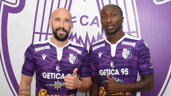 Iasmin Latovlevici și Kehinde Fatai, primele declarații după ce au semnat cu FC Argeș: „Sper să stăm acolo sus”, „Abia aștept să revin pe teren!” | VIDEO