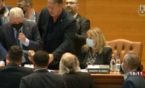 Florin Roman și George Simion se amenință cu plângeri penale după circul din Parlament: M-a blocat prin forță, huliganism, injurii și agresiune fizică