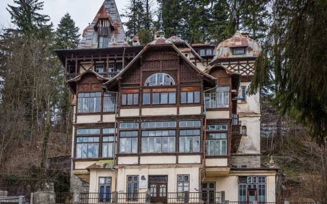 Istoria vilei ”Carola” din Sinaia, locul întâlnirilor amoroase dintre Carol al II-lea și Elena Lupescu. Ce legătură a avut Yehudi Menuhin cu vila ridicată de fostul valet al prințului Dimitrie Ghica
