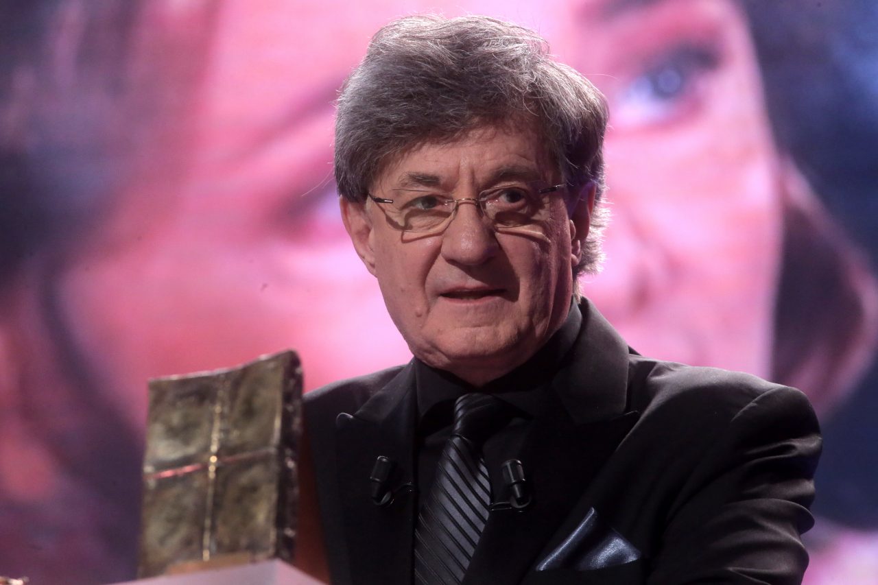 8 ȘTIRI DE LA ORA 8. Ion Caramitru, condus pe ultimul drum. Marele actor va fi înmormântat pe Aleea Actorilor din Cimitirul Bellu