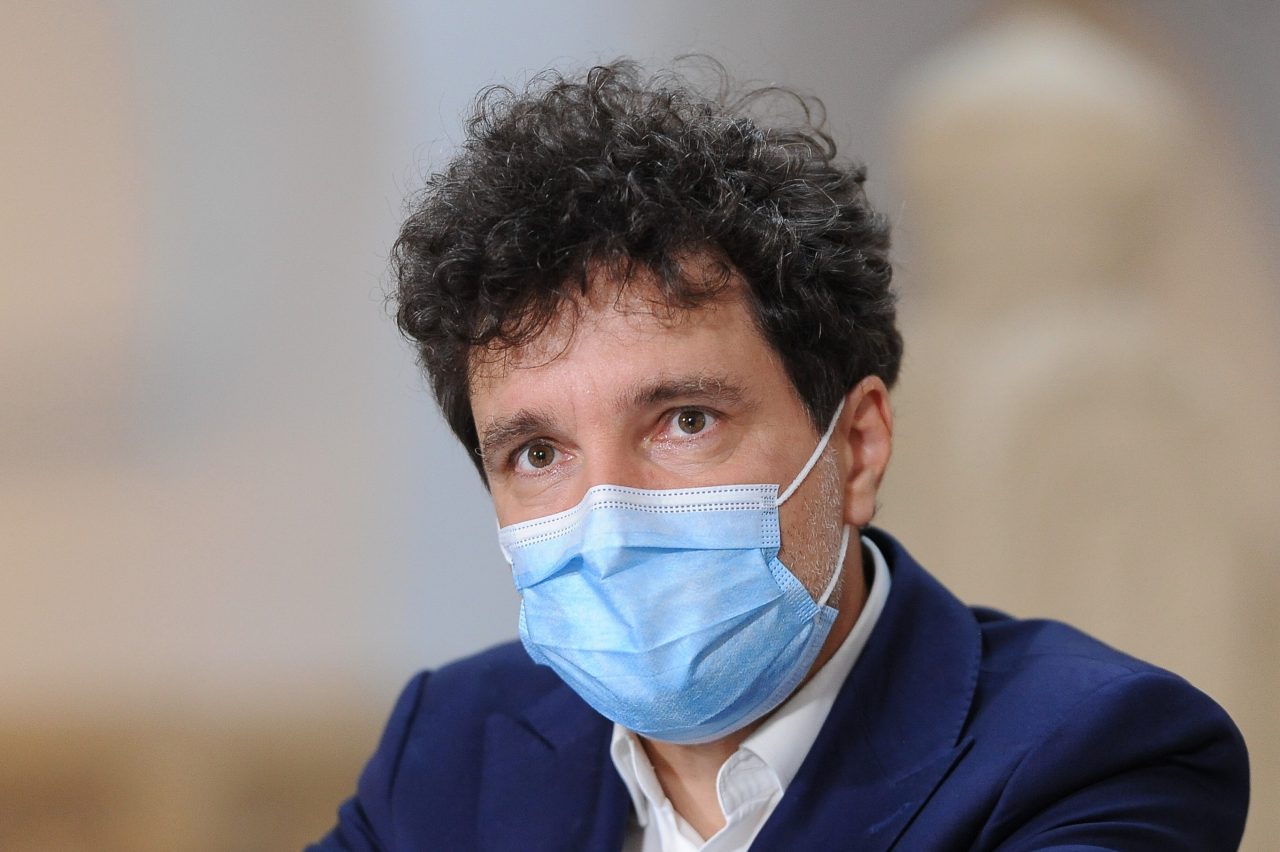 Nicușor Dan nu este de acord ca Primăria Sectorului 1 să preia parcurile Cișmigiu și Herăstrău. „Nu se pune problema. Doamna Clotilde Armand nu are capacitatea financiară pentru a face asta”