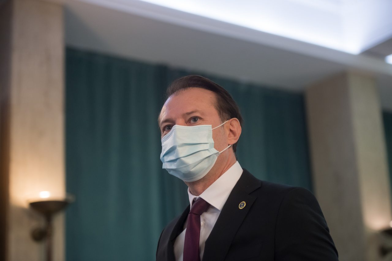 Florin Cîțu: Personalul didactic trebuie să fie vaccinat sau testat. Elevul netestat rămâne în online