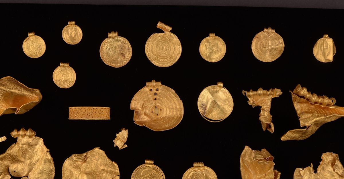 Scafandrii amatori au descoperit unul dintre cele mai importante tezaure din Europa, din timpul Imperiului Roman. 53 de monede de aur din secolele IV și V, găsite pe fundul mării
