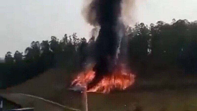 Un om de afaceri si familia sa, soția și cei trei copii, au murit într-un accident aviatic. Nici pilotul și copilotul nu au supraviețuit