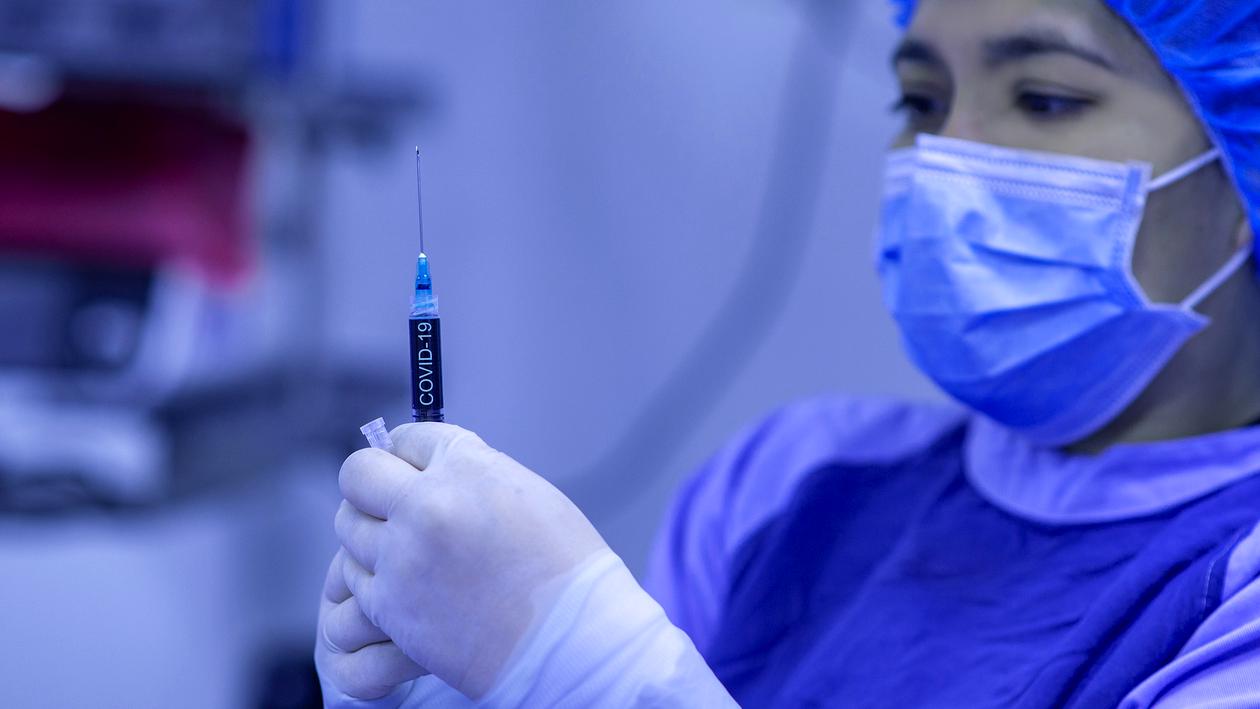 EMA analizează riscul producerii sindromului inflamator multisistemic după vaccinarea anti-COVID-19   
