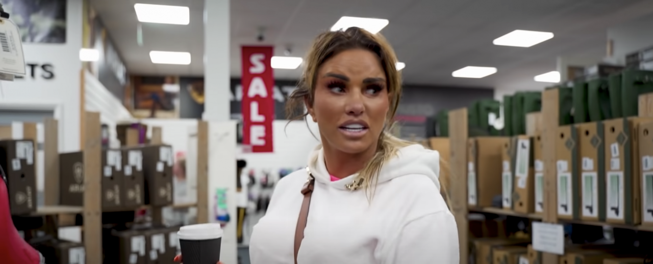 Katie Price a fost arestată după ce s-a urcat băută la volan și a provocat un accident