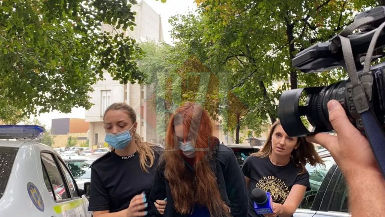 FOTO. Mama Sofiei, fetița de doi ani care a murit după ce s-ar fi înececat în cadă, arestată pentru 30 de zile