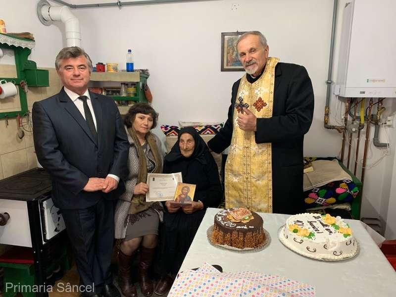 O femeie din Alba, în vârstă de 101 ani, s-a vindecat de COVID-19. Aceasta era vaccinată