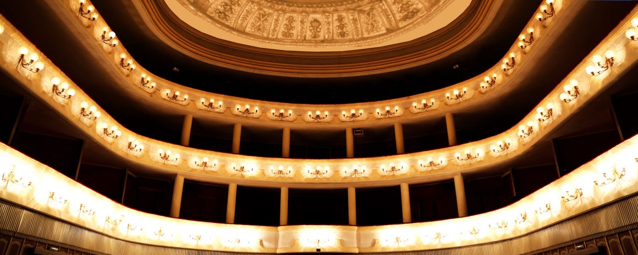 Focar de Covid-19 la Opera Română din Craiova, unde 14 angajați au fost depistați pozitiv. Unul dintre aceștia a ajuns la spital, în stare gravă