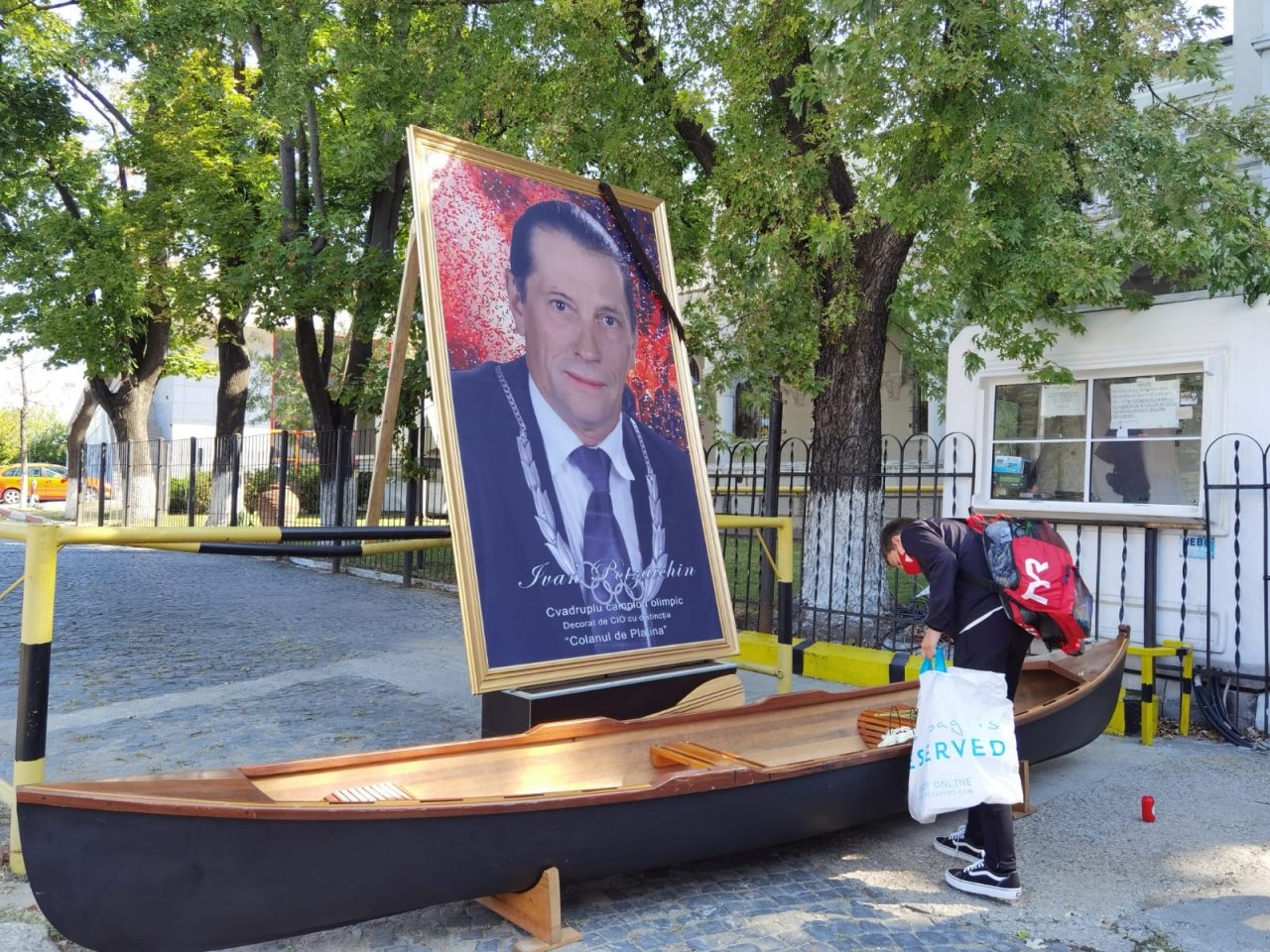 8 ȘTIRI DE LA ORA 8. Ivan Patzaichin va fi înmormântat marți, la Cimitirul Bellu, cu onoruri militare